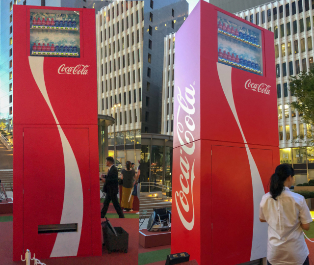 Phoenix su kien trien lam coca cola 7