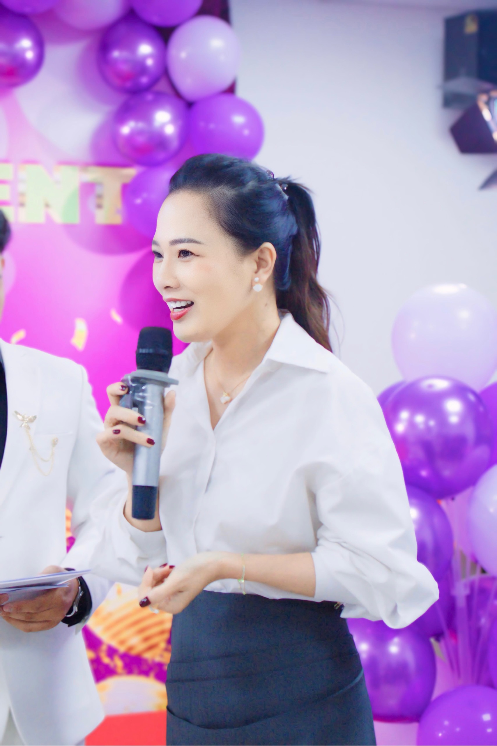chia se chi Nguyen Thao Nguyen trong buoi ky ket