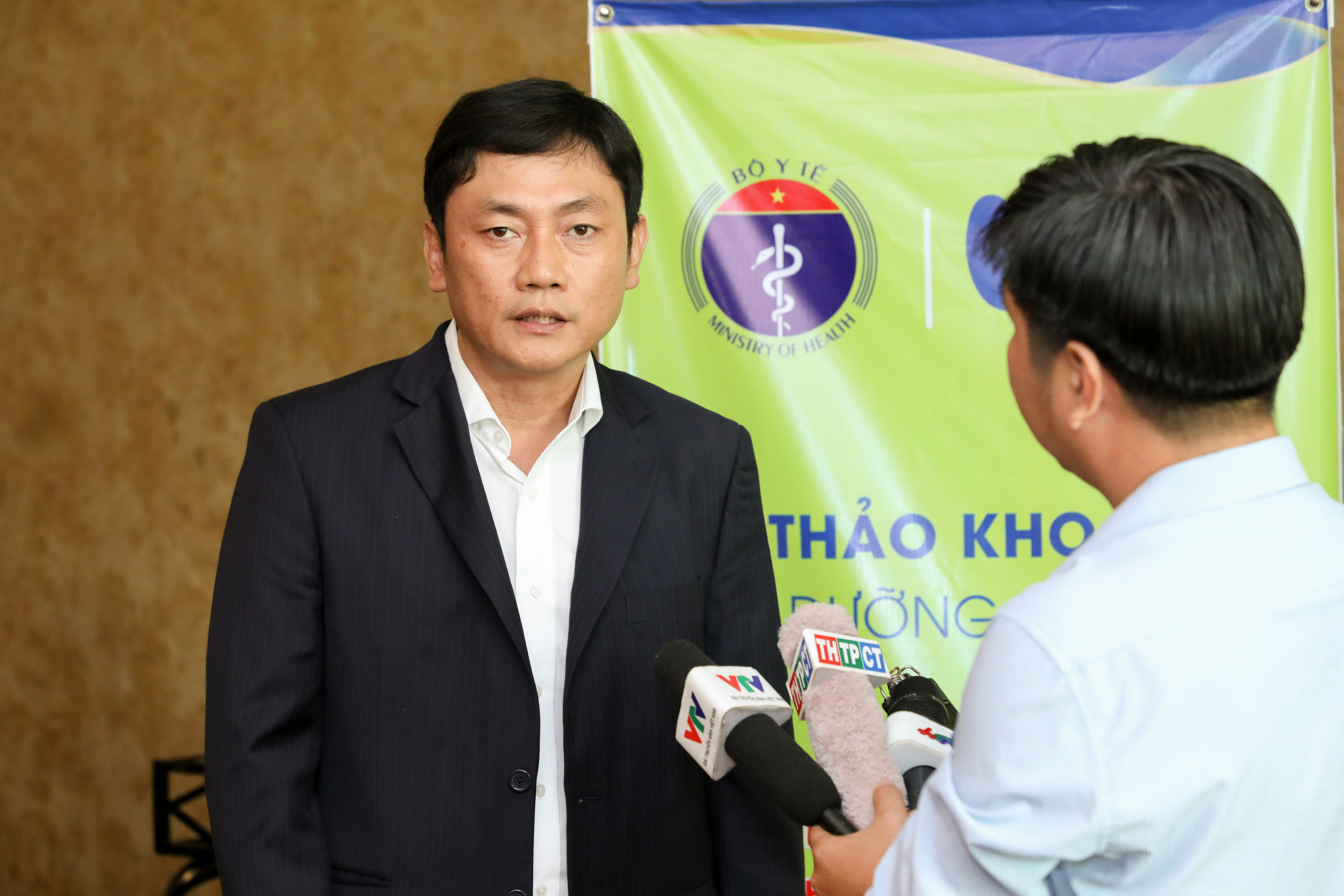 Phoenix loi thuong gap khi to chuc hoi nghi 3